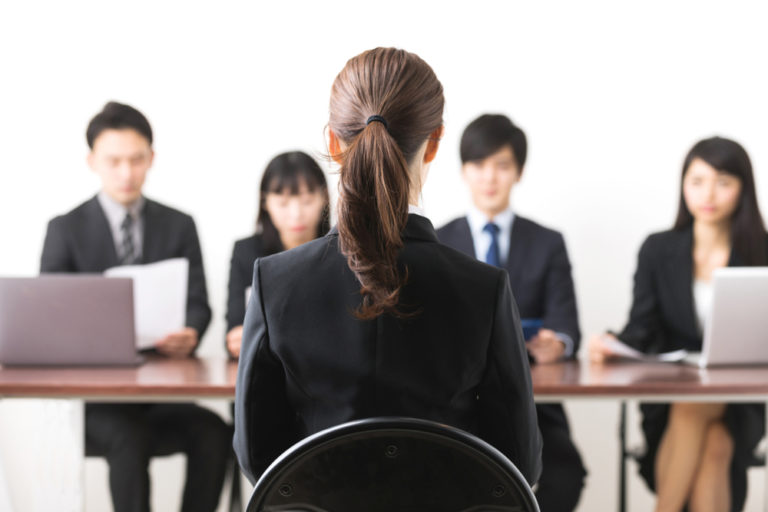 Para se recolocar no mercado de trabalho, é preciso estar preparado