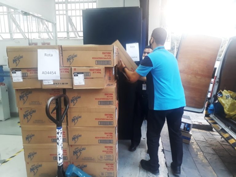 Azul faz transporte solidário de duas toneladas de alimentos para famílias em situação de vulnerabilidade em BH