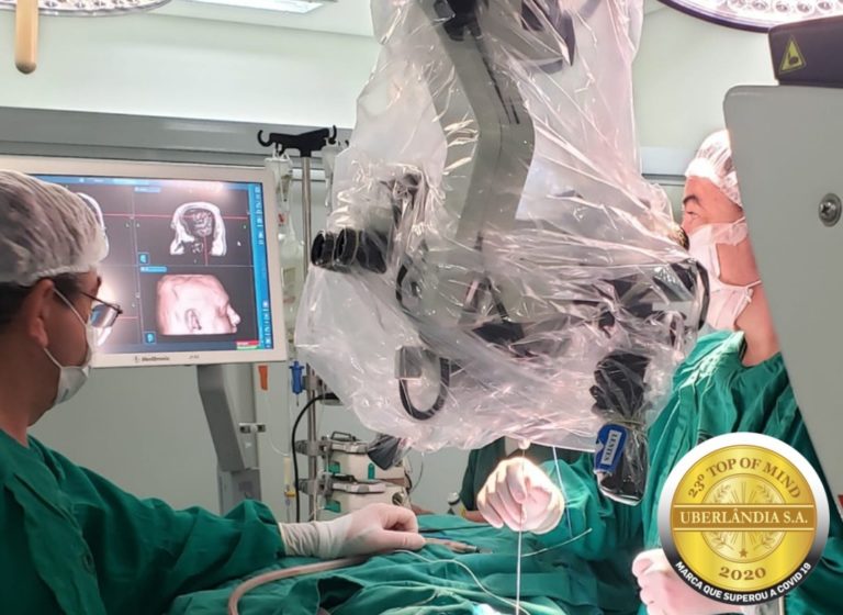 Primeira neurocirurgia complexa de tumor cerebral com paciente acordado é realizada em Uberlândia