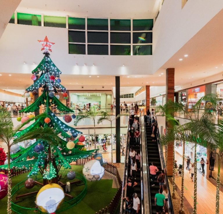 Uberlândia Shopping investe em solução com luz UV-C para higienização de escadas rolante