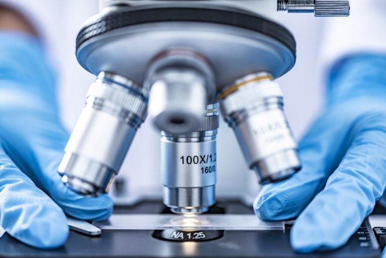 Estudo aponta mutações genéticas como possíveis responsáveis por piora de pacientes com COVID-19, em diferentes idades e grupos de risco