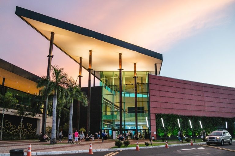 Janeiro começa com liquidação no Uberlândia Shopping