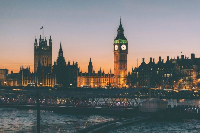 Pearson College London fornecerá bolsas de estudo para brasileiros em 2022