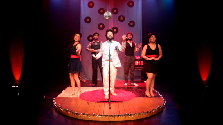 Trupe de Truões adapta programa de rádio em espetáculo teatro-musical para a internet