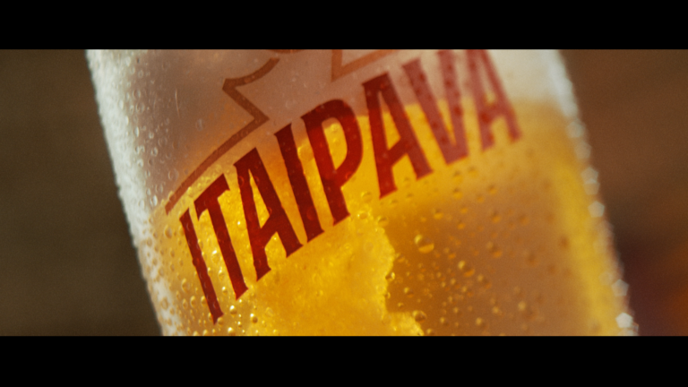 Em nova campanha, cerveja Itaipava celebra o sabor e a sensação que o verão proporciona