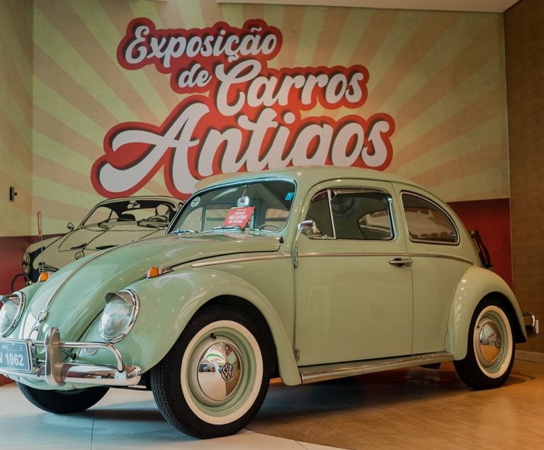 Últimos dias da exposição de carros antigos no Uberlândia Shopping