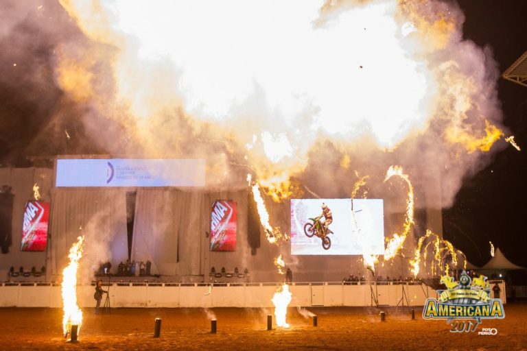 O Norte-americano Gene Fireball é sucesso no Brasil