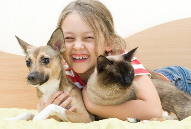 7 benefícios da convivência de pets e crianças