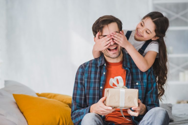 Dia dos Pais: 74% dos filhos vão presentear na data comemorativa