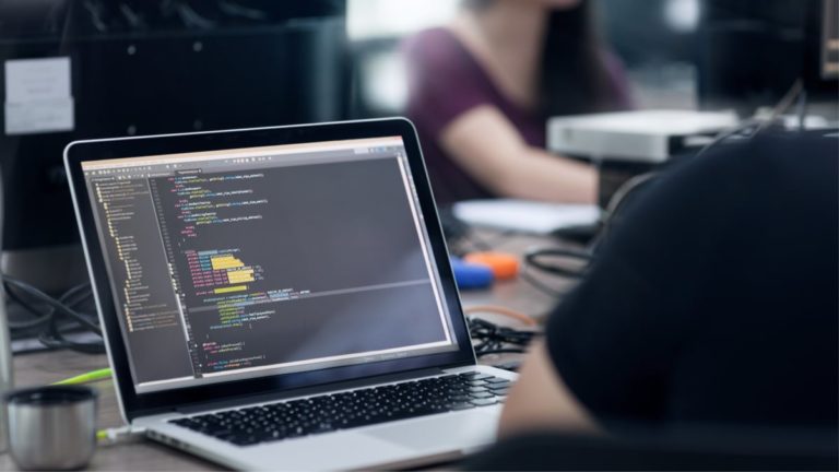Empresas de tecnologia encerram primeiro semestre com vagas abertas em todo o país