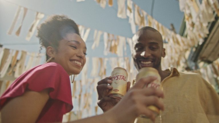 Cerveja Crystal lança campanha com locução especial para Minas Gerais no filme