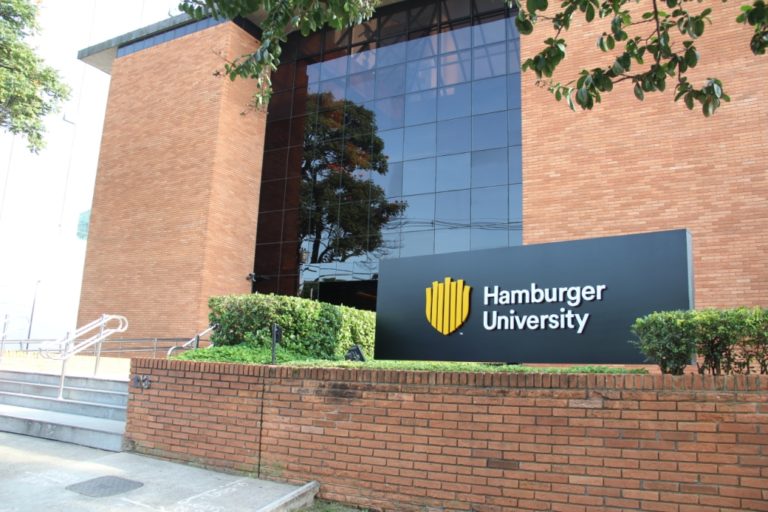Arcos Dorados abre sua universidade corporativa para os jovens da América Latina e oferece cursos gratuitos