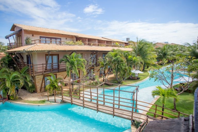 Nísia Floresta tem 26 lagoas, praias com piscinas naturais e um resort tropical com tudo incluso pertinho de Natal