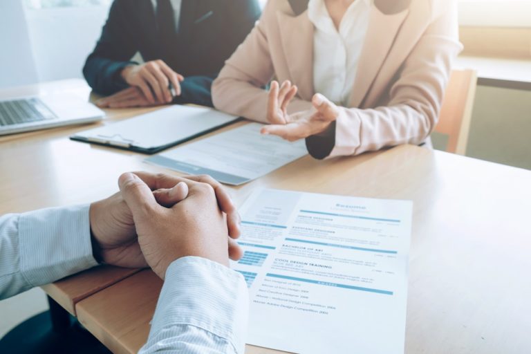 Fundação CDL Uberlândia seleciona candidatos para 38 vagas de emprego