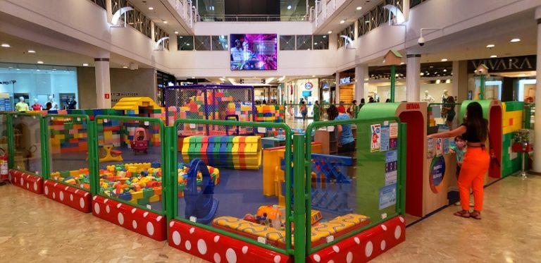‘Mundo dos Blocos’ estimula a criatividade das crianças no Center Shopping