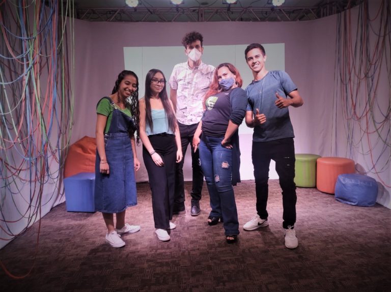 Jovens de Uberlândia apresentam projetos em Feira de Empreendedorismo