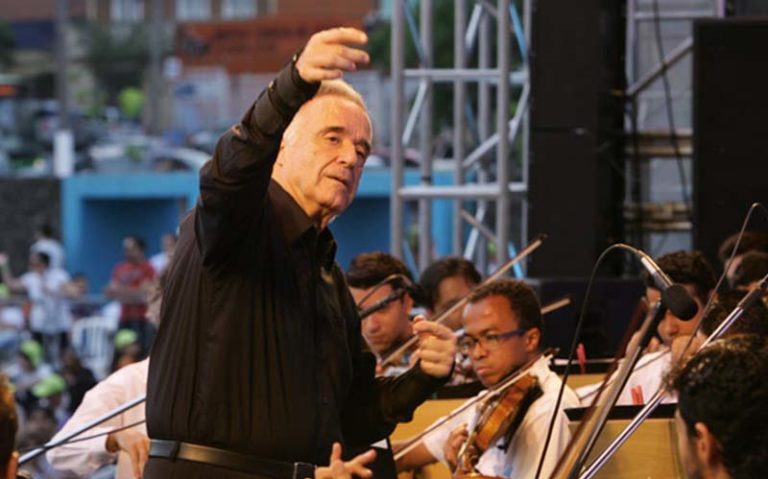 Espetáculo regido pelo maestro João Carlos Martins tem transmissão ao vivo