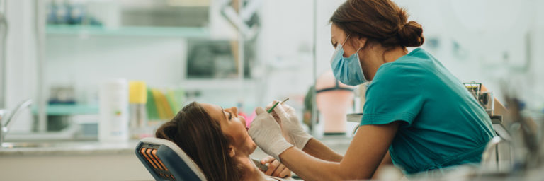 Profissão Dentista: maior busca por saúde bucal e estética vai exigir profissionais multidisciplinares