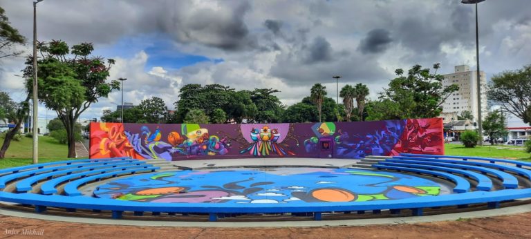 Teatro de arena ganha notoriedade com arte urbana em graffiti