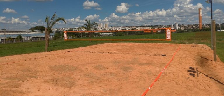 É só chegar: Granja Marileusa tem quadra de beach tennis com acesso gratuito