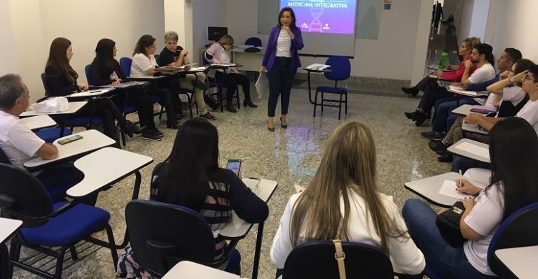 Profissionais da saúde de todo Brasil concluem especialização em Medicina Integrativa em Uberlândia