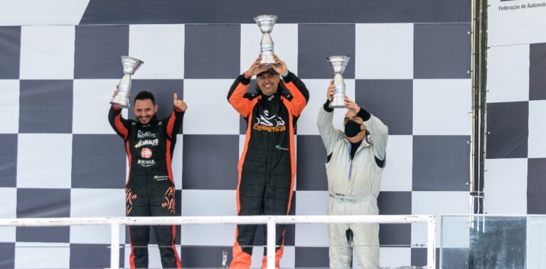 Piloto de Uberlândia mantém liderança no Campeonato Paulista de Automobilismo