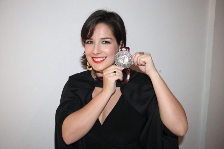 Vanessa Fontana recebe título imortal e supremo de Membro Vitalício da AILAP