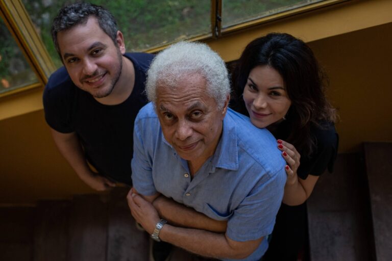 Paulinho da Viola apresenta show ao lado dos filhos em Uberlândia