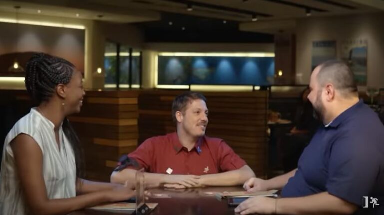 Outback se junta ao Porta dos Fundos para recriar a clássica esquete “Parabéns”