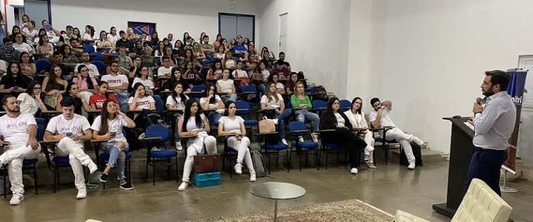 UNITRI promove “Circuito Grandes Profissionais” para alunos do curso de Odontologia