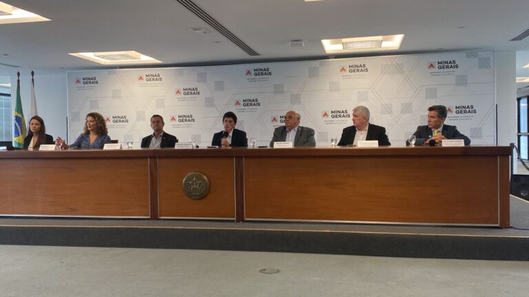 Aciub participa da assinatura dos contratos de concessão de rodovias mineiras, em Belo Horizonte