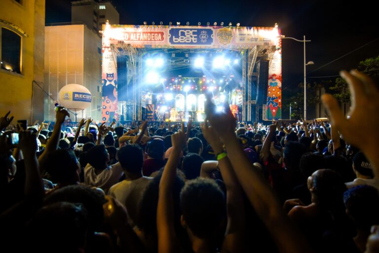 Oi e Devassa apresentam  Encontro Pernambuco e Bahia: Festival Rec-Beat faz sua primeira edição na cidade de Salvador
