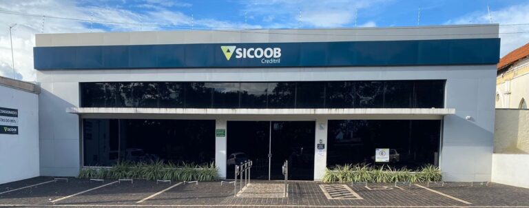 Agência João Terra do Sicoob Creditril celebra 20 anos em Prata-MG