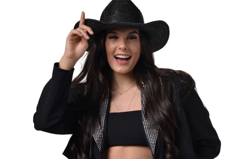 Ana Castela assume o TOP 3 do Spotify com “Nosso Quadro” e segue como a artista número 1 da plataforma