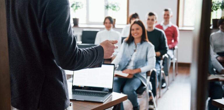 Cursos de qualificação são essenciais para o desenvolvimento pessoal e profissional