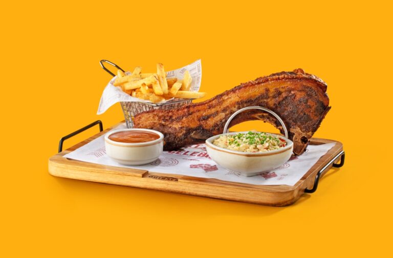 Outback apresenta o Tomahawk: grandioso corte suíno e ideal para compartilhar