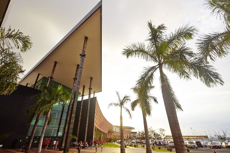 Lojas de alimentação e lazer do Uberlândia Shopping abrem dia 1º de maio
