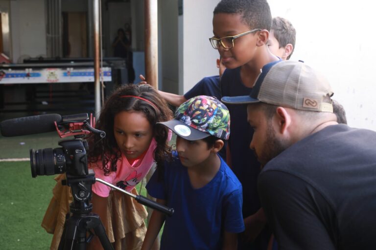 Projeto Trakinagem ensina técnicas de cinema a crianças e jovens de Uberlândia