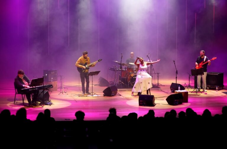 Teatro Municipal de Uberlândia-MG receberá encerramento de turnê em homenagem à Elis Regina