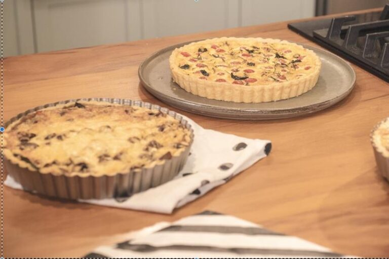 Quiche de cogumelos e cebola roxa