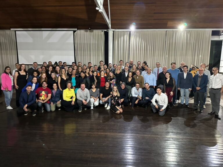 Equipe do Unimed Litoral comemora conquista importante de 197 cirurgias robóticas bem sucedidas realizadas dentro de um ano