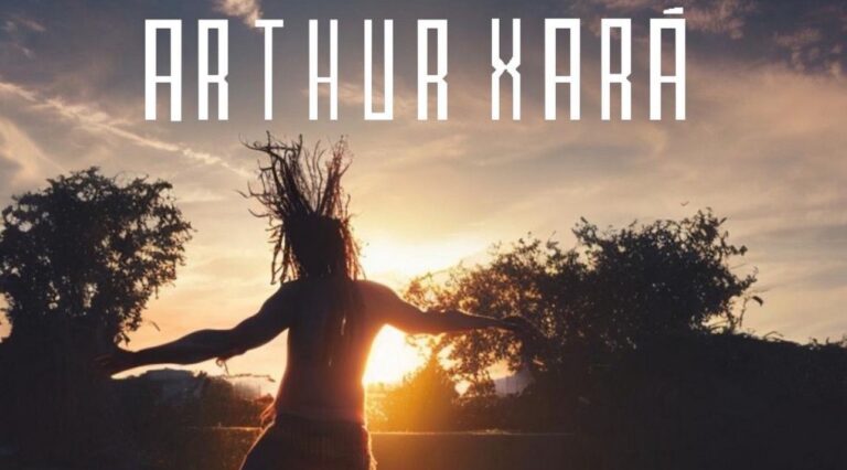 Arthur Xará lança ‘Coisa de Doido’, sua nova música, que conta sobre a busca pela felicidade de uma maneira leve.