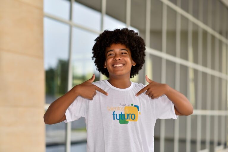 Programa do Instituto Algar que oferece formação em TI para jovens está com inscrições abertas