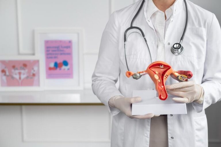 Você sabe o que é endometriose? Especialista da SBE desvenda 12 mitos e verdades sobre o tema