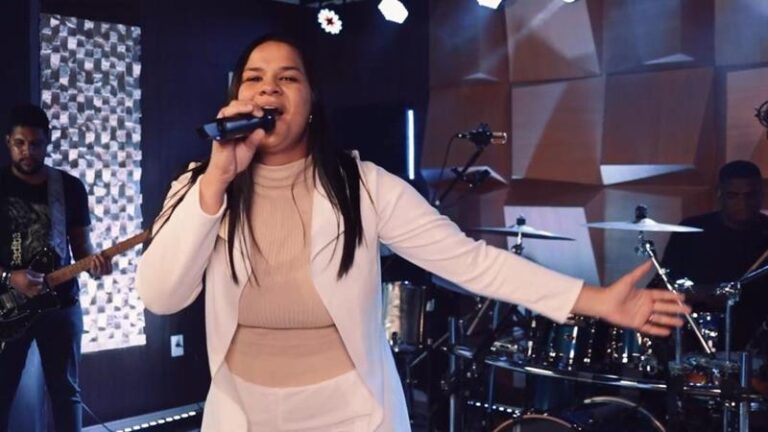 Lorena Cruz é o novo nome do axé gospel na Bahia