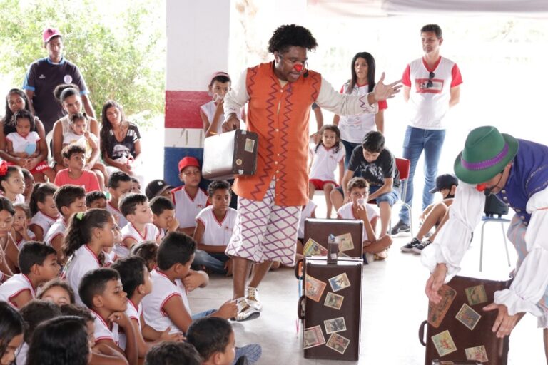 Trupe da Meia Noite e do Meio Dia estreia peça infantil gratuita sobre diversidade em Uberlândia e Cachoeira Dourada