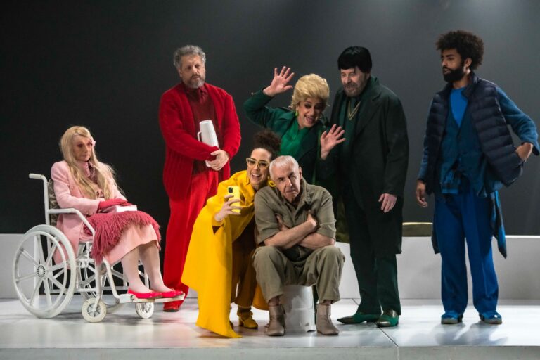 Comédia protagonizada por um dos ícones das artes cênicas brasileira chega a Uberlândia