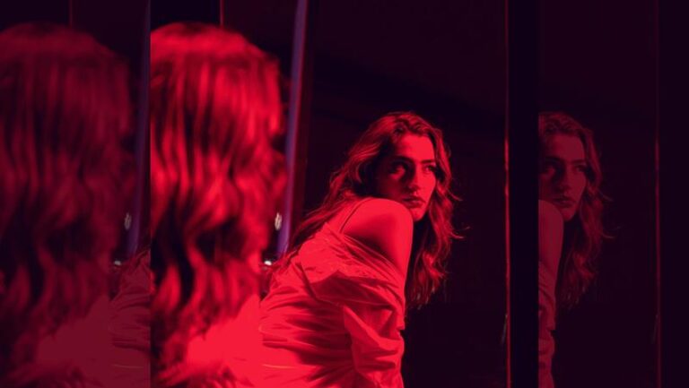 Argentina Vicky Luz alerta sobre dependência emocional em “Tá Perigoso”, seu novo single