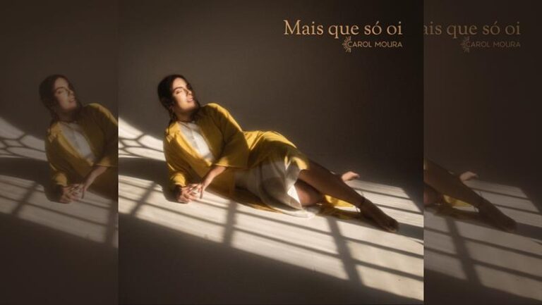 Cantora e compositora Carol Moura lança “Mais que Só Oi”, novo single do seu primeiro EP
