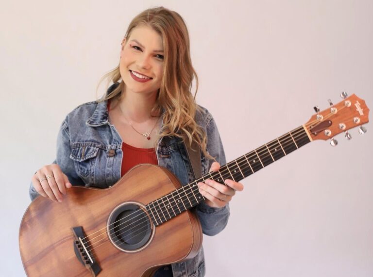 Romântica demais, Vicka prova que existe amor em SP em apresentação inédita